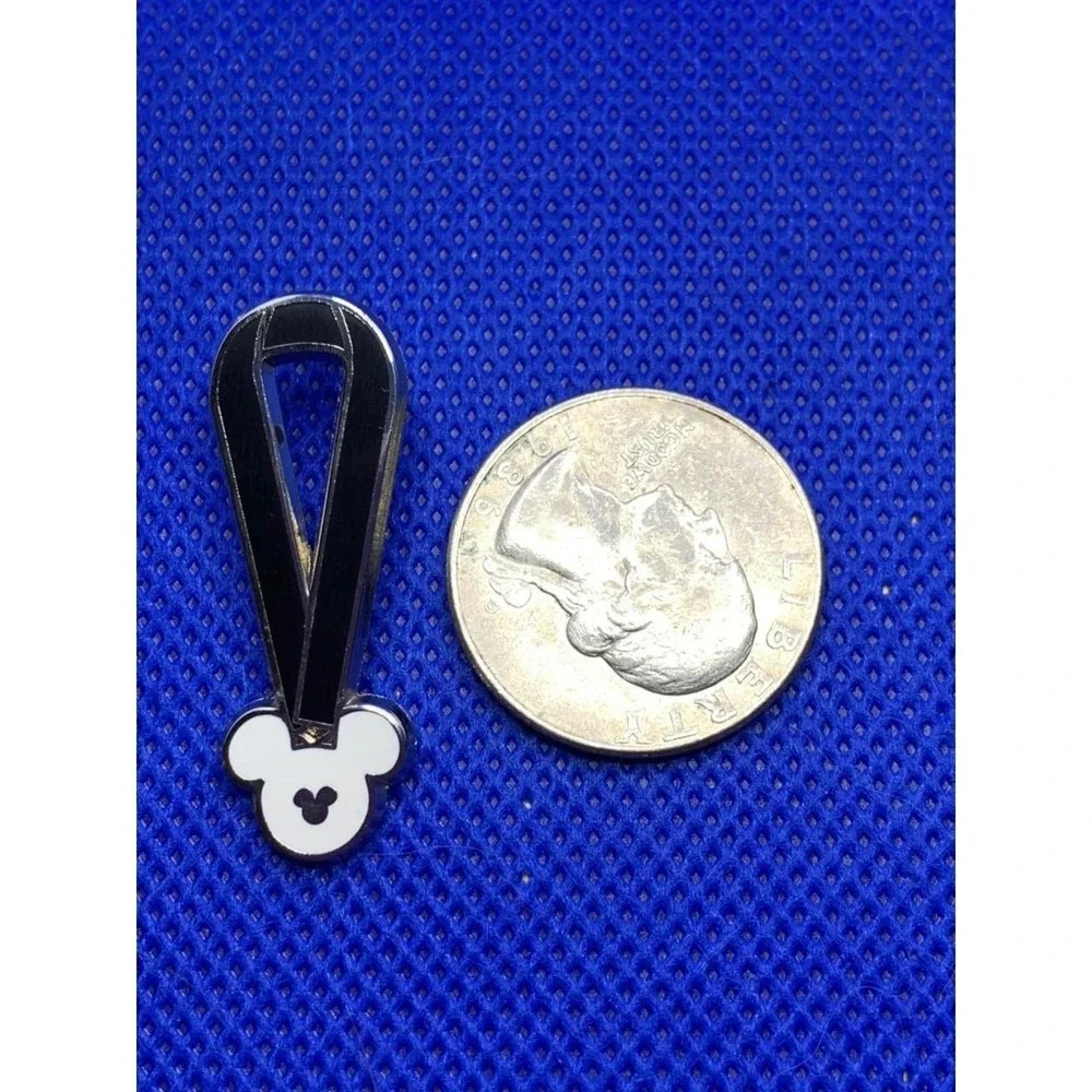 2010 Hidden Mickey Mouse Black Lanyard Disney trading Pin